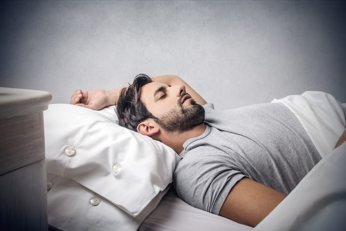 روش صحیح خوابیدن برای افراد دارای دیسک کمر