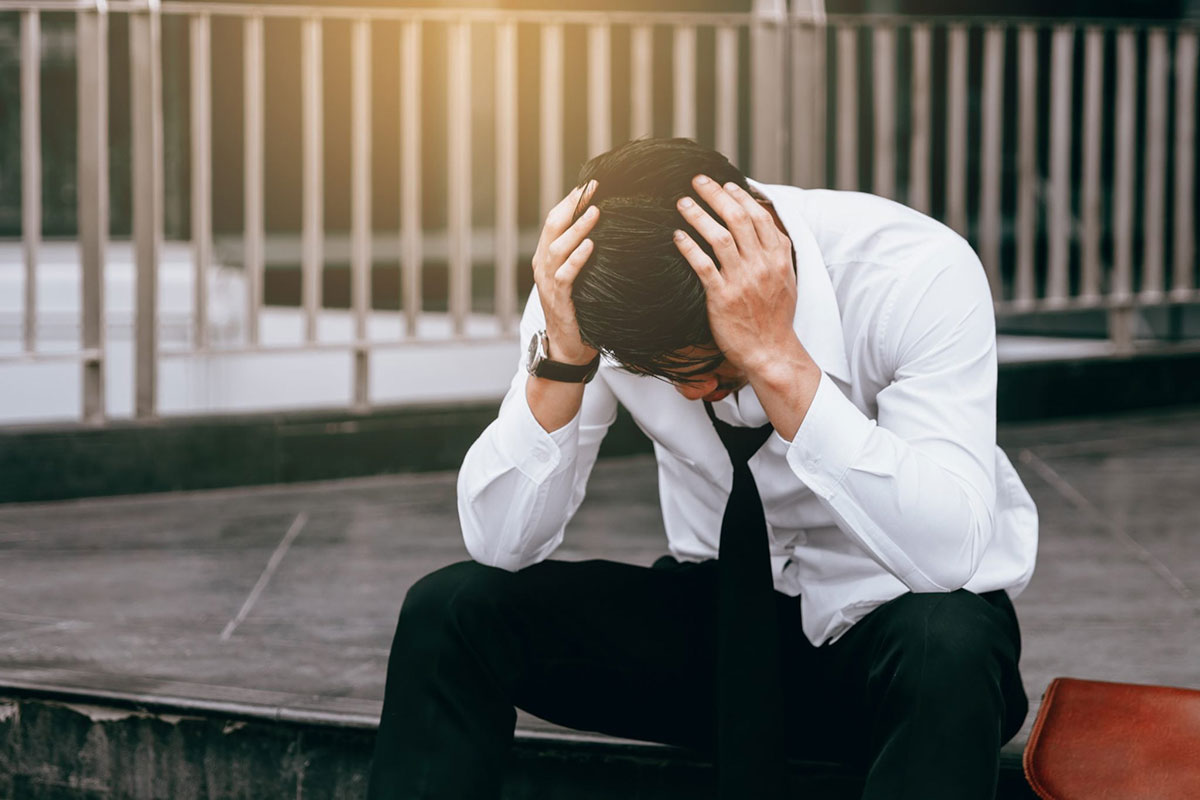 مرد دچار حمله پانیک عصبی